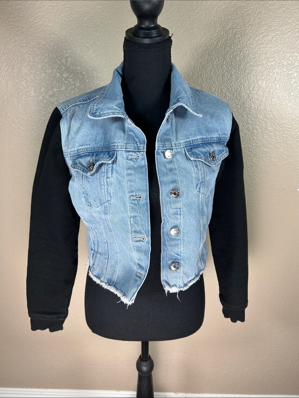 GUESS Light Wash Denim Jacket Black Knit Sleeves Raw Hem XS